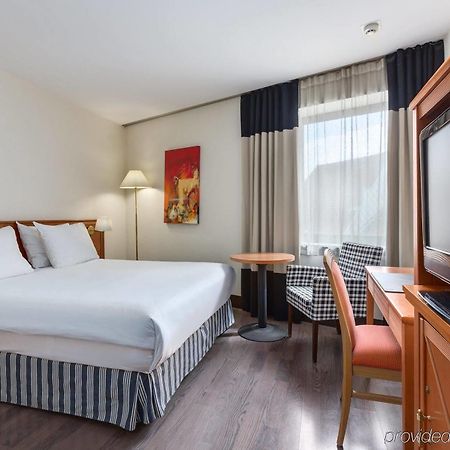 Hotel Nh Gent Sint Pieters Esterno foto