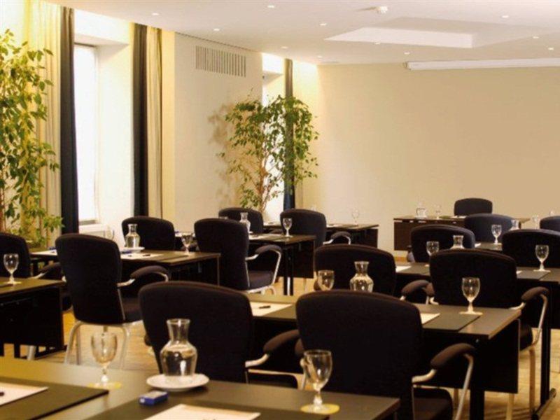 Hotel Nh Gent Sint Pieters Esterno foto
