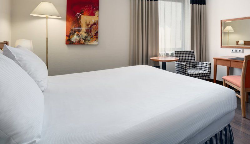 Hotel Nh Gent Sint Pieters Esterno foto