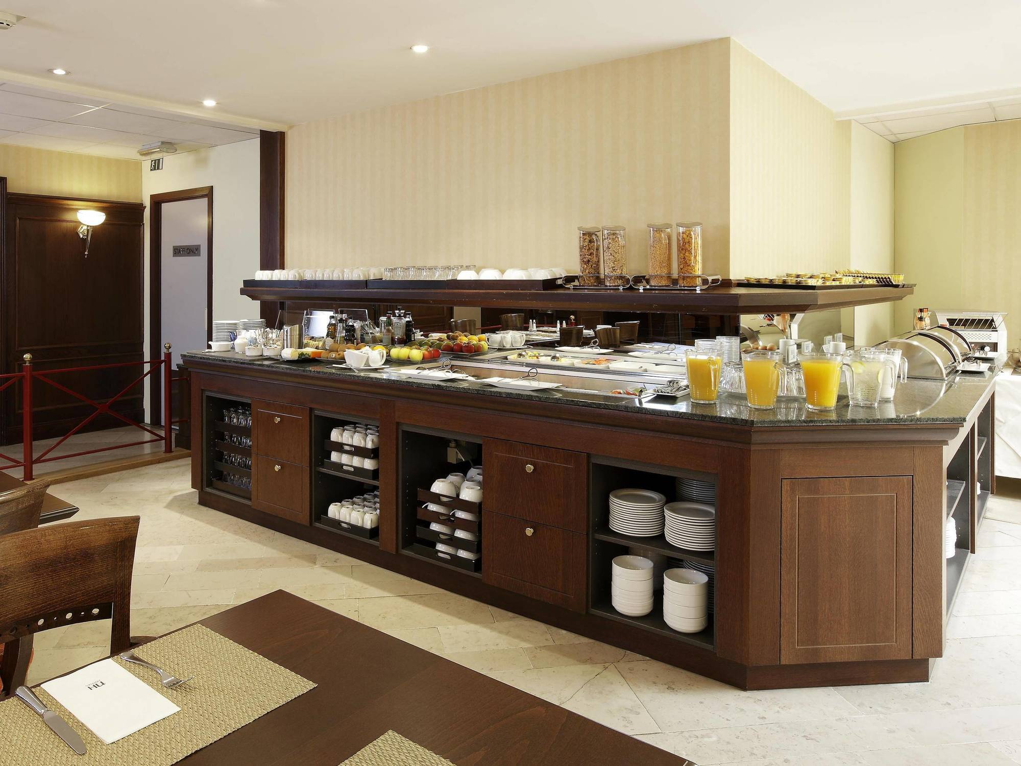 Hotel Nh Gent Sint Pieters Esterno foto