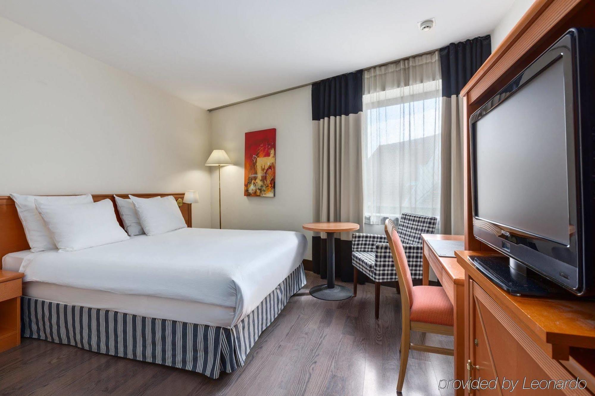 Hotel Nh Gent Sint Pieters Esterno foto