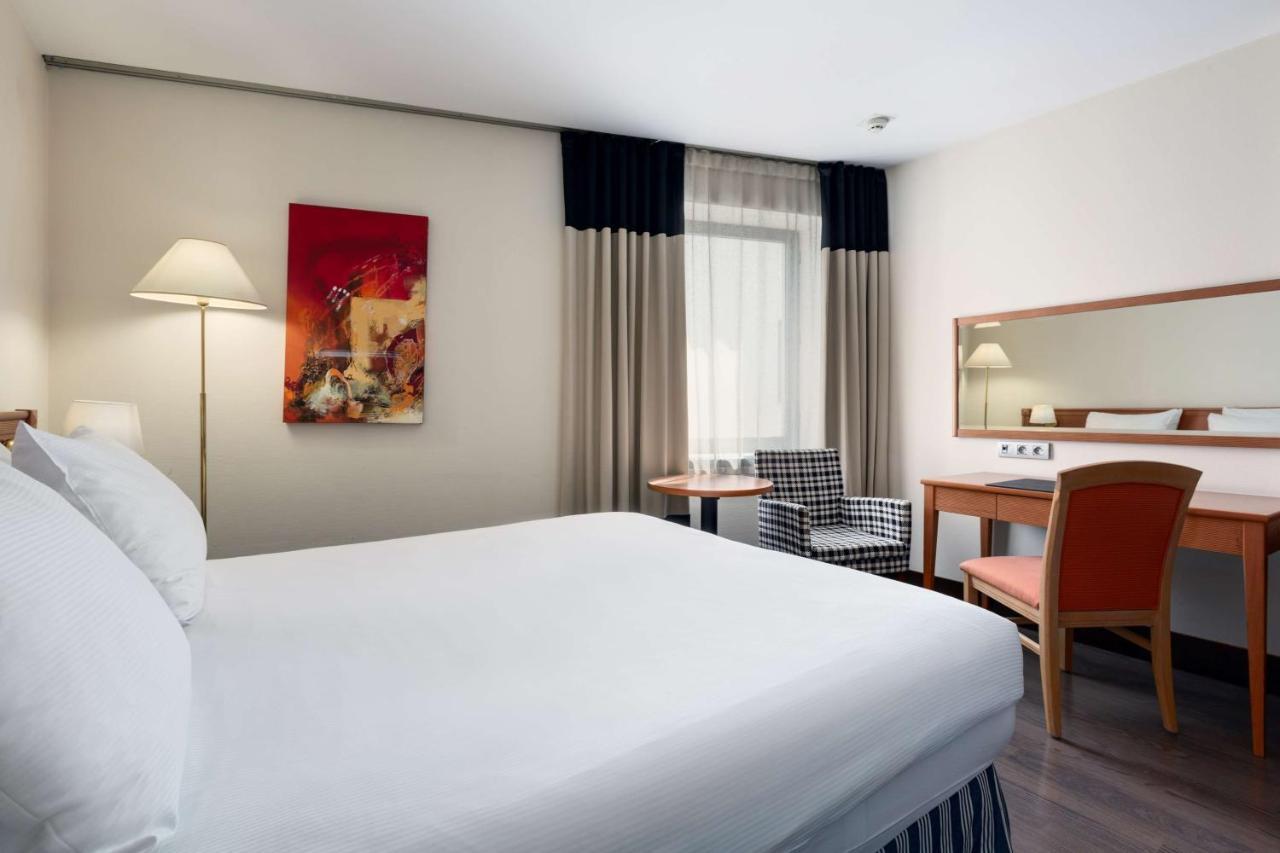 Hotel Nh Gent Sint Pieters Esterno foto