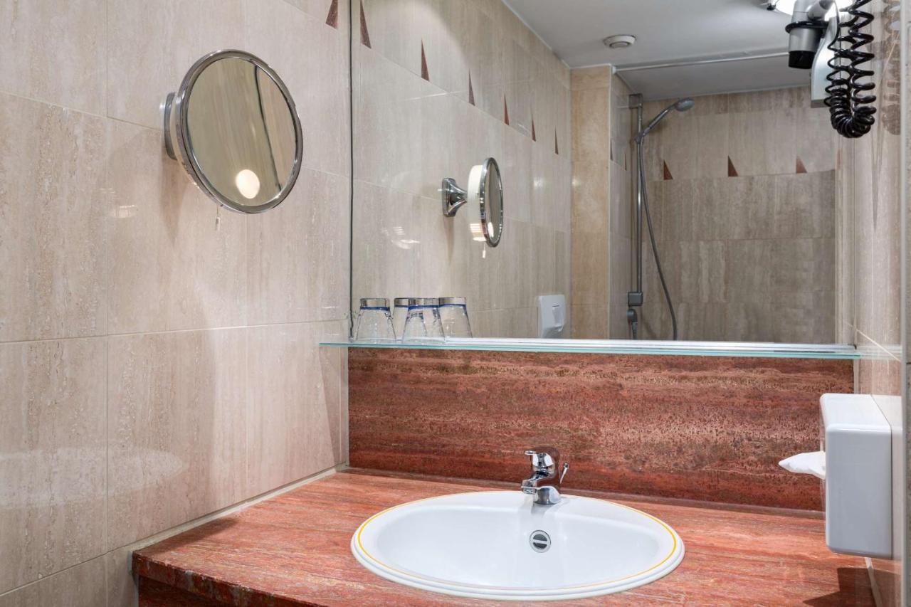 Hotel Nh Gent Sint Pieters Esterno foto